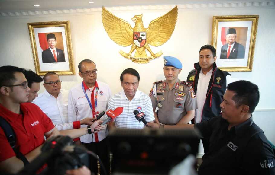 Menteri Pemuda dan Olahraga Zainudin Amali usai bertemu Kasatgas Anti Mafia Bola Hendro Pandowo di Jakarta, Senin 10 Februari 2020.