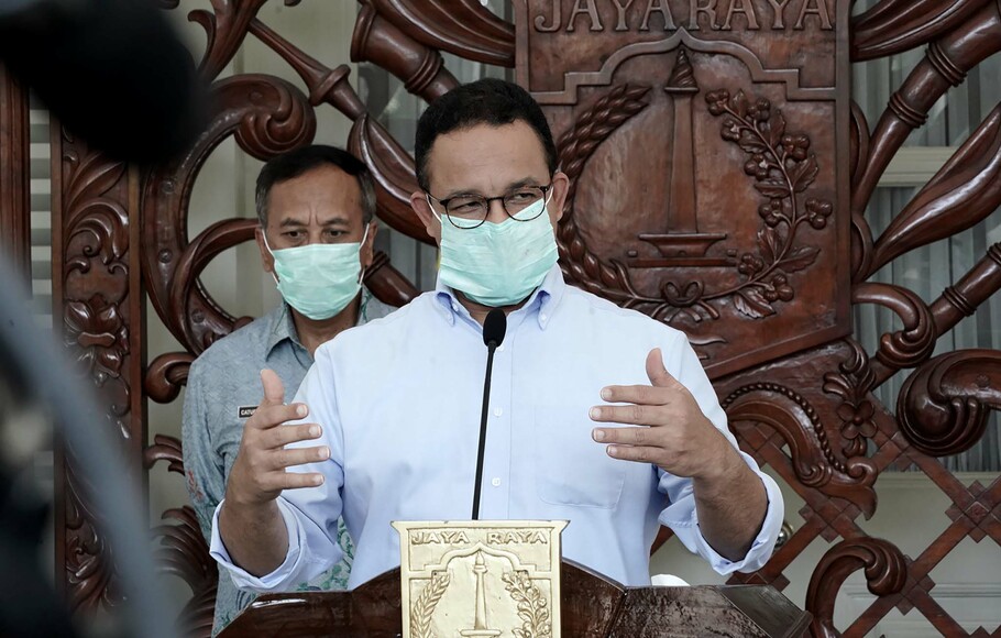 Gubernur DKI Jakarta Anies Baswedan dan jajarannya memberikan keterangan pers di Balai Kota, Jakarta, Kamis 26 Maret 2020.