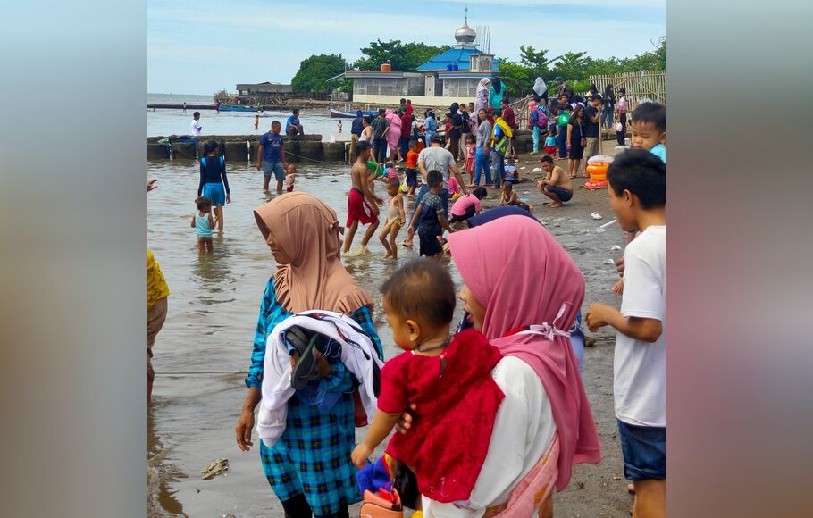 Ini Alasan Warga Tanjung Pasir Buka Pantai Di Tengah Pandemi Covid 19