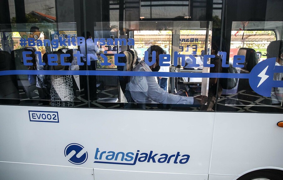 Bus listrik Transjakarta yang akan diuji coba di Kantor Pusat Transjakarta, Senin, 6 Juli 2020.
