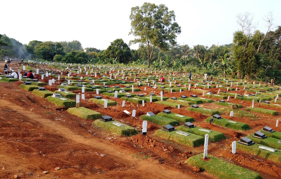 Area Pemakaman COVID-19 di TPU Pondok Rangon
