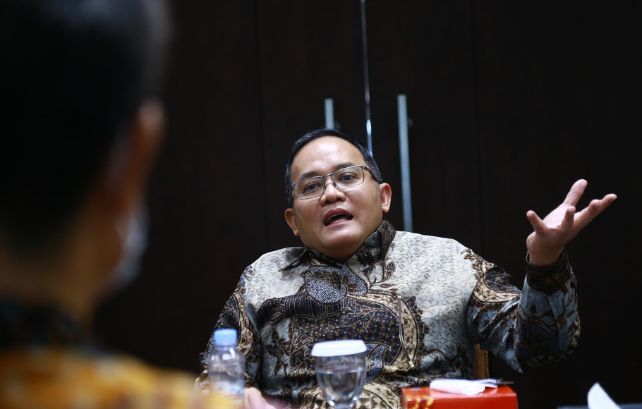 Bupati Musi Banyuasin Dodi Reza Alex Noerdin saat berbincang dengan redaksi dalam kunjungannya di BeritaSatu Media Holdings di BeritaSatu Plaza, di Jakarta, Jumat, 24 Juli 2020. 