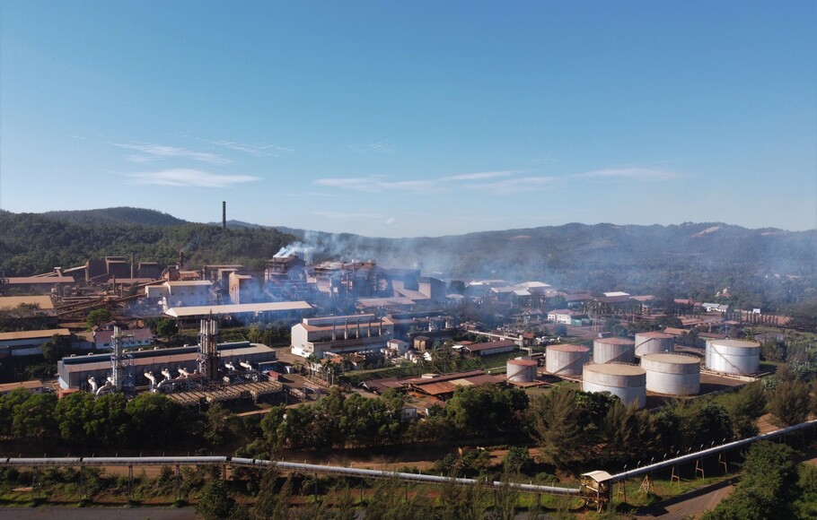 Pabrik pengolahan nikel milik PT Aneka Tambang Tbk di Kecamatan Pomalaa, Kolaka, Sulawesi Tenggara.
