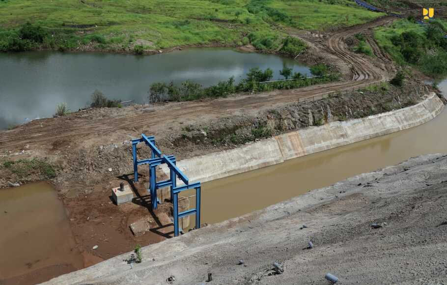 Konstruksi Bendungan Napun Gete di Kabupaten Sikka, Provinsi Nusa Tenggara Timur (NTT) memasuki tahap akhir dan mulai melakukan pengisian awal (impounding), Senin (28/12/2020).