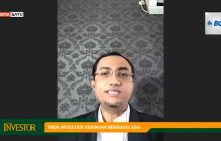 

Direktur Pengembangan Bursa Efek Indonesia (BEI) Hasan Fawzi dalam webinar dengan tema “Tren Investasi Kekinian Berbasis ESG” yang diselenggarakan BeritaSatu Media Holdings, Selasa 26 Januari 2021.
