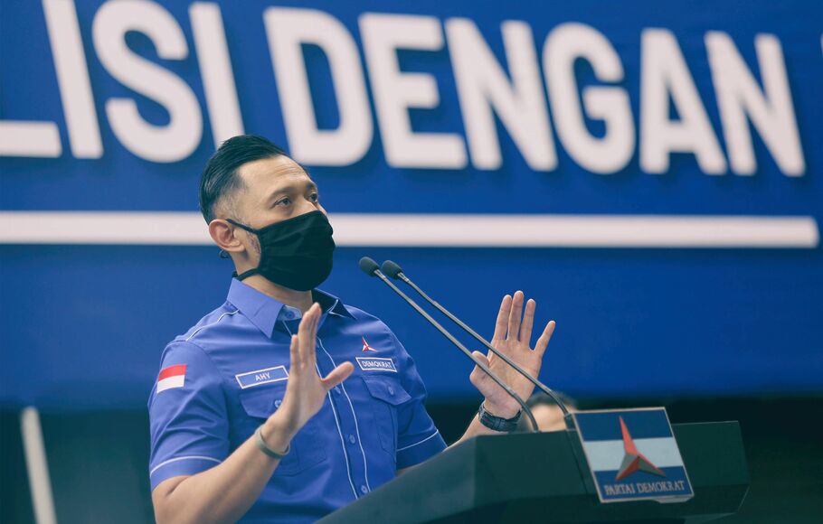 Ketua Umum Partai Demokrat Agus Harimurti Yudhoyono (AHY), memberikan penjelasan kepada wartawan yang hadir mengenai kondisi internal Partai Demokrat, di kantor DPP Partai Demokrat, Jakarta, Senin 1 Februari 2021.