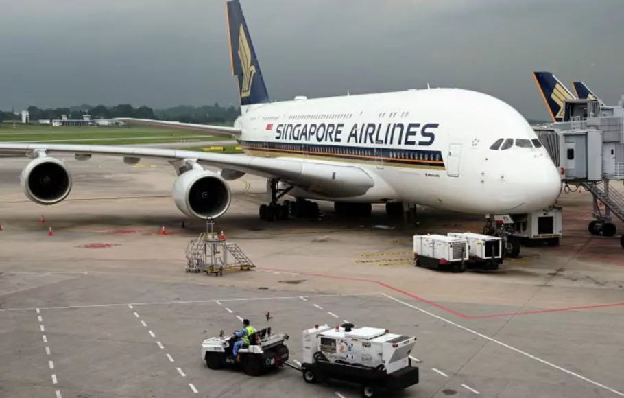 Pesawat milik maskapai Singapore Airlines diparkir di Bandara Changi, Singapura.
