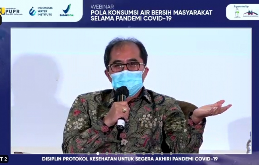 Pendiri Indonesia Water Institute, Firdaus Ali dalam webinar “Pola Konsumsi Air Bersih Masyarakat Selama Pandemi Covid-19”, Kamis (11/2/2021).


