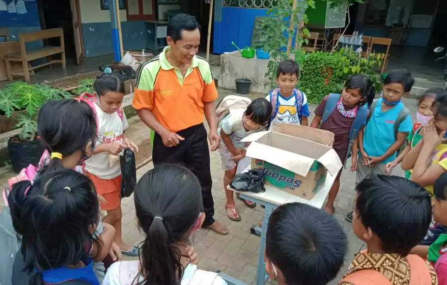 Suasana belajar mengajar di SD Kanisius Kenalan, Magelang, Jawa Tengah.
