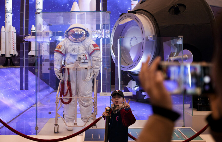 Tiongkok menetapkan tujuan untuk mengirim 12 astronot ke luar angkasa pada tahun 2023.