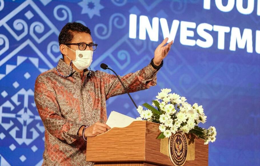 Menteri Pariwisata dan Ekonomi Kreatif Sandiaga Uno, dalam kunjungan kerjanya ke Sulawesi Utara mengajak investor untuk menanamkan modalnya dalam pengembangan Kawasan Ekonomi Khusus (KEK) Pariwisata Likupang, Manado, Maret 2021.