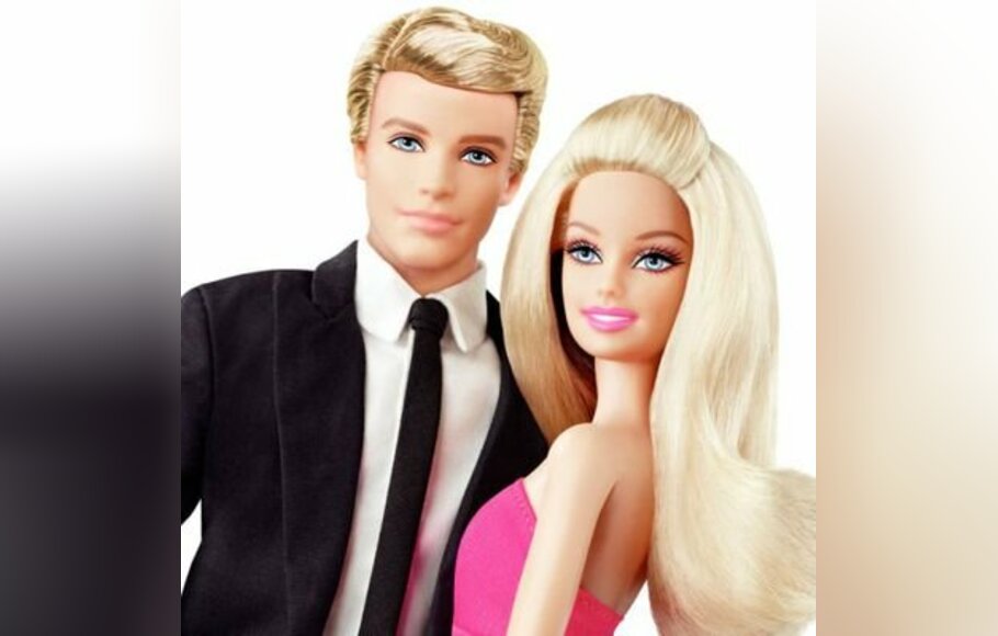 Boneka produksi Mattel, Barbie dengan pasangannya Ken.