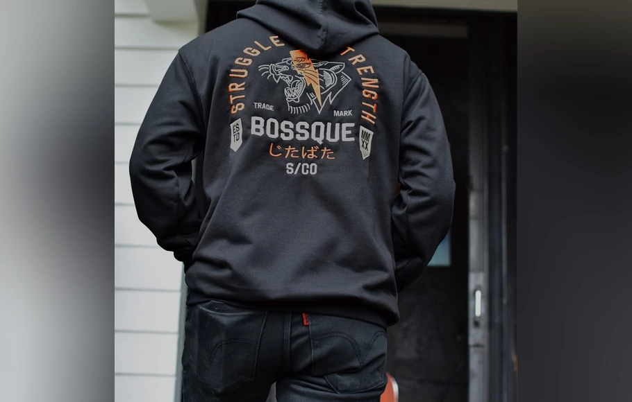 Bossque Apparel merupakan brand fashion lokal dari Bandung, Jawa Barat, yang saat ini memproduksi beberapa item seperti hoodie, dompet dan waist bag.