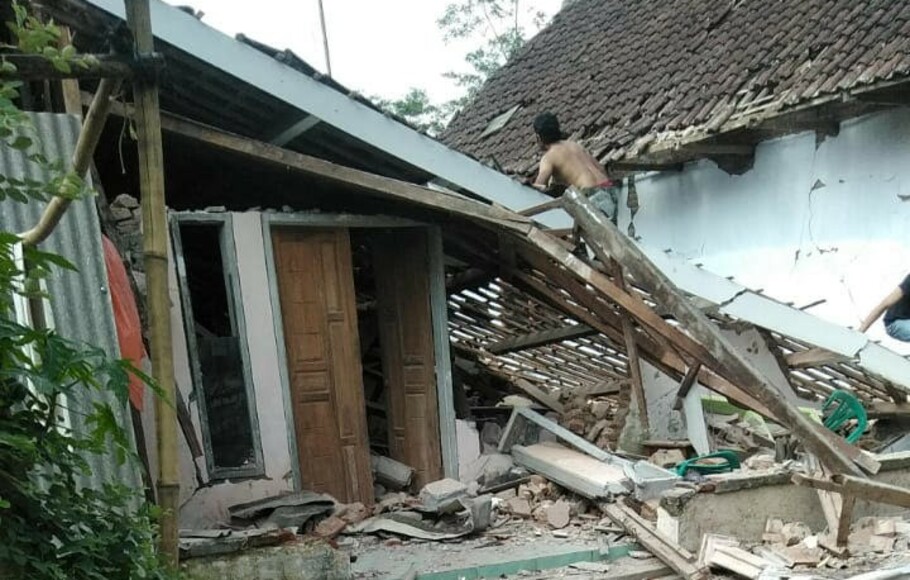 Rumah Warga Rusak Akibat Gempa Malang