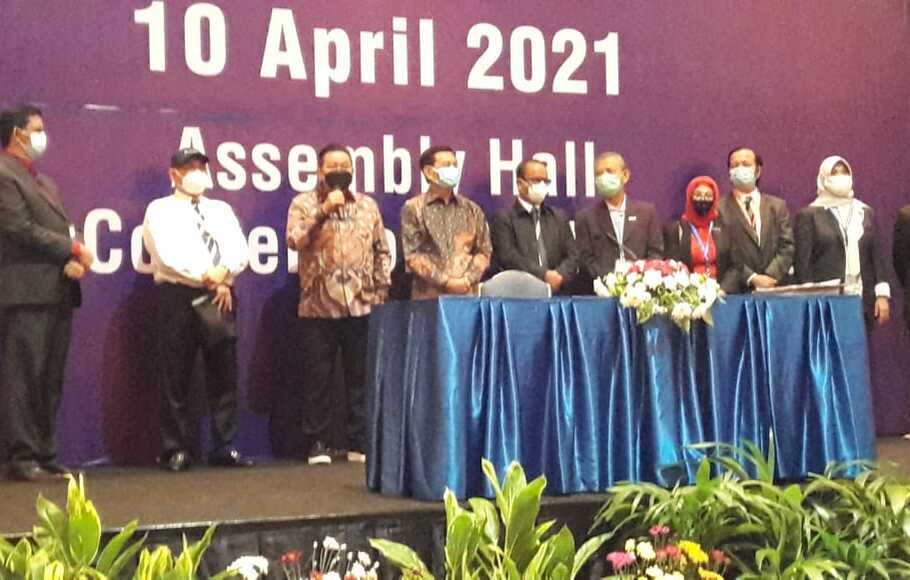 ketua DPN Peradi Otto Hasibuan dan sejumlah pengurus saat meninjau Ujian Profesi Advokat (UPA) di Jakarta Convention Center (JCC), Sabtu, 10 April 2021