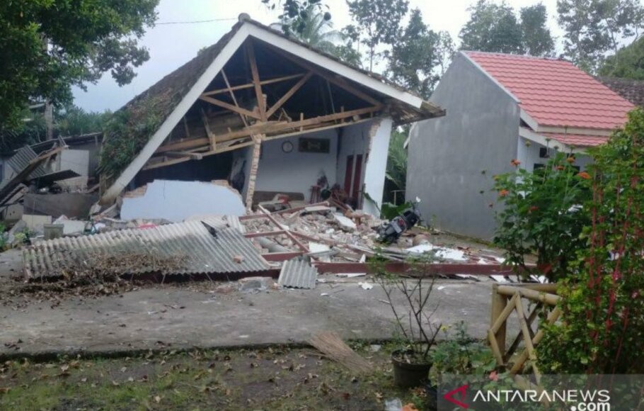 Ribuan Rumah Rusak Akibat Gempa Malang Bmkg Sebut Ini Penyebabnya