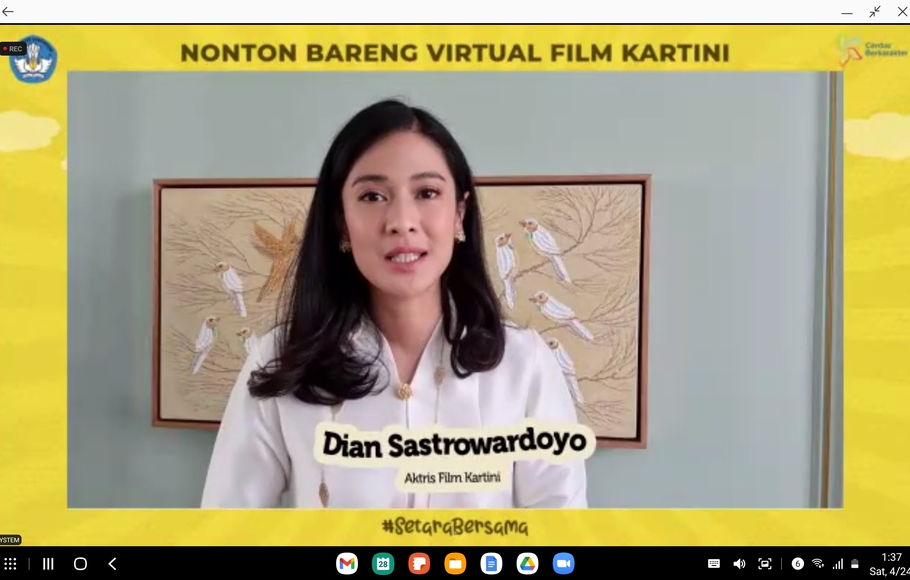 Dian Sastrowardoyo dalam acara nonton bareng virtual film Kartini yang digelar oleh Pusat Penguatan Karakter Kementerian Pendidikan dan Kebudayaan (Puspeka Kemdikbud), Sabtu (24/4/2021).

