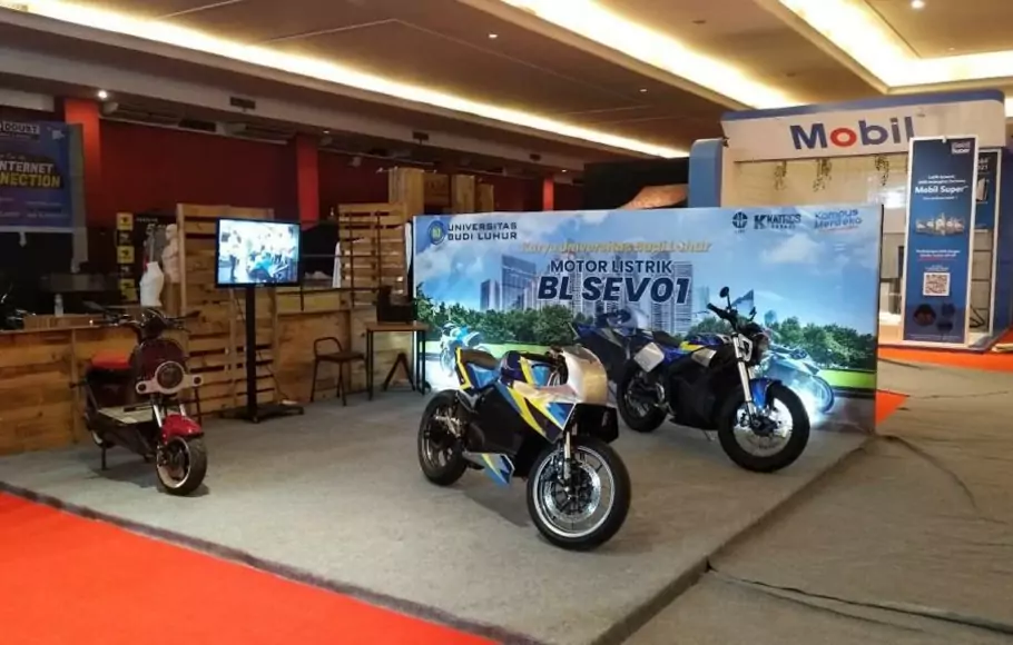 Universitas Budi Luhur menghadirkan tiga motor listrik di Indonesia International Motor Show 2021 (IIMS) di Jiexpo Kemayoran, Jakarta Pusat.