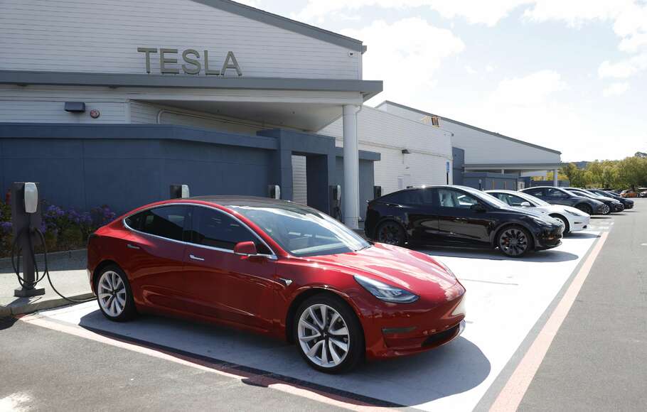 Mobil listrik Tesla.