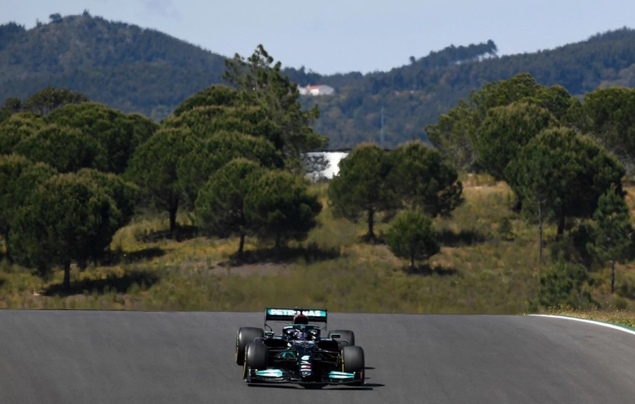 Pembalap tim Mercedes Lewis Hamilton juara Grand Prix Formula Satu (F1) Portugal di Sirkuit Portimao.