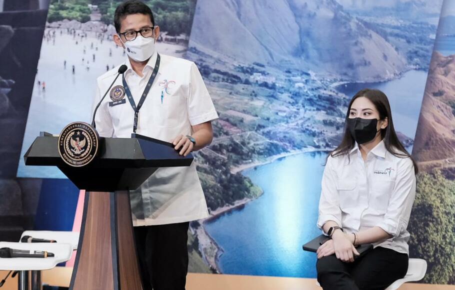 Menteri Pariwisata dan Ekonomi Kreatif (Menparekraf) Sandiaga Salahuddin Uno bersama Wamenparekraf Angela Tanoesoedibjo. 