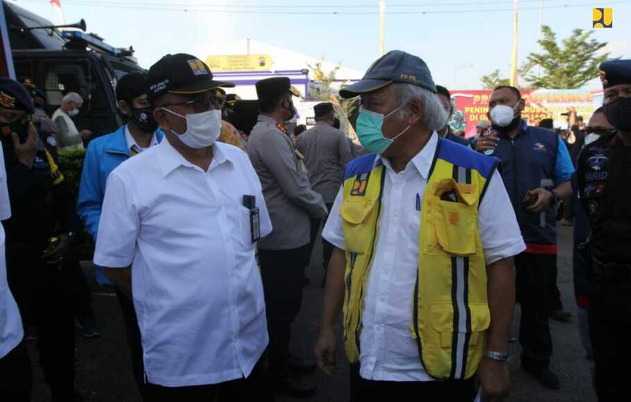 Menteri PUPR Basuki Hadimuljono meninjau langsung lokasi penyekatan mudik Lebaran 2021.
