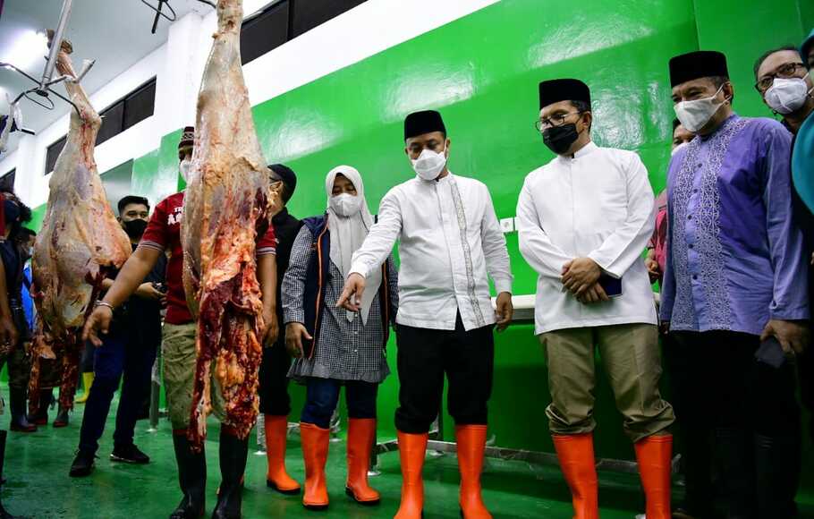 Plt Gubernur Sulawesi Selatan (Sulsel), Andi Sudirman Sulaiman, memastikan stok kebutuhan daging di Sulsel terjamin selama bulan Ramadan dan menjelang Idulfitri 1442 H/2021 M.