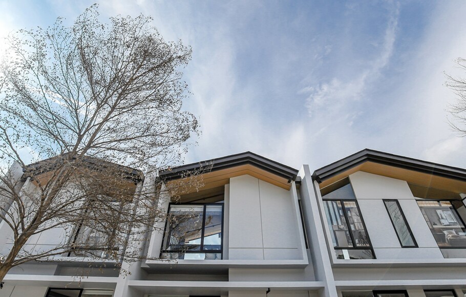 Holland Village Manado memperkenalkan klaster baru “Designer Homes Collection” yang ditawarkan dengan harga mulai dari Rp 561 juta untuk kaum milenial Manado.
