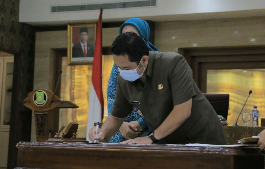 Wali Kota Tangerang Arief Wismansyah menandatangani komitmen bersama untuk menurunkan angka stunting di wilayahnya.