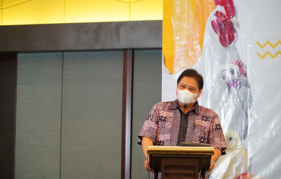 Menko Perekonomian Airlangga Hartarto memberi sambutan dalam acara “Silaturahmi Peternak dan Kampanye Makan Ayam dan Telur” di IPB International Convention Center, Bogor, Kamis, 3 Juni 2021. 