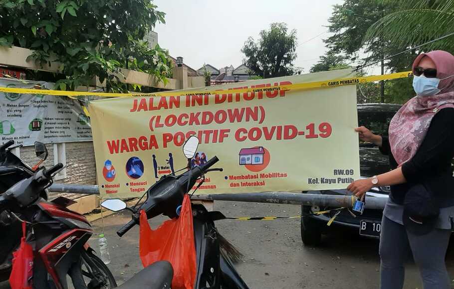 RT 11 RW 09 Kelurahan Kayu Putih, Pulogadung, Jakarta Timur melakukan mikro Lockdown sejak Jumat 4 Juni 20211.