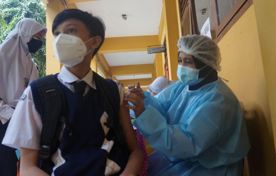 Pelaksanaan vaksinasi Covid-19 untuk pelajar di Kota Tangerang.