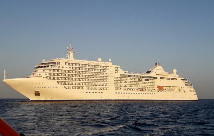 Arab Saudi menawarkan tur wisata kapal pesiar yang berangkat dari pelabuhan Jeddah. 