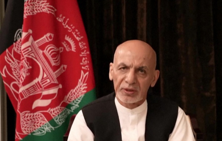 Mantan presiden Afghanistan Ashraf Ghani berbicara lewat rekaman pesan video Facebook pada Rabu 18 Agustus 2021. Ghani membuat penampilan pertamanya sejak meninggalkan Kabul saat Taliban mengepung ibu kota. 