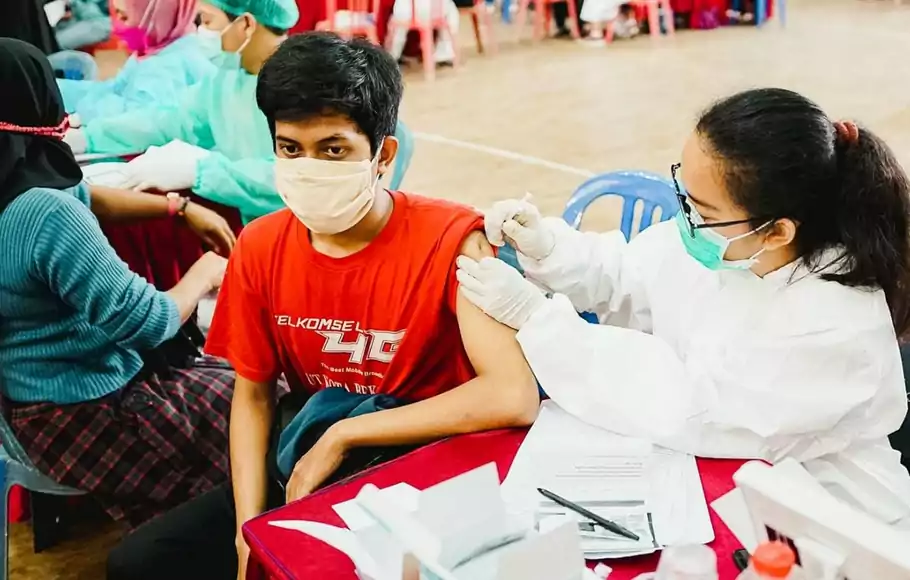 Pelaksanaan vaksinasi massal tahap 2 yang digelar Laskar Juang RDP di Bekasi.
