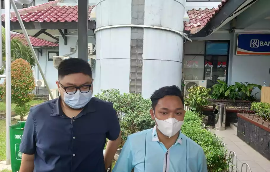 Kuasa hukum Rocky Gerung dan warga Bojong Koneng, Markus Haditanoto serta Narfirdo Ricky di Kantor ATR/BPN Cibinong, Bogor, Kamis, 30 September 2021. 
