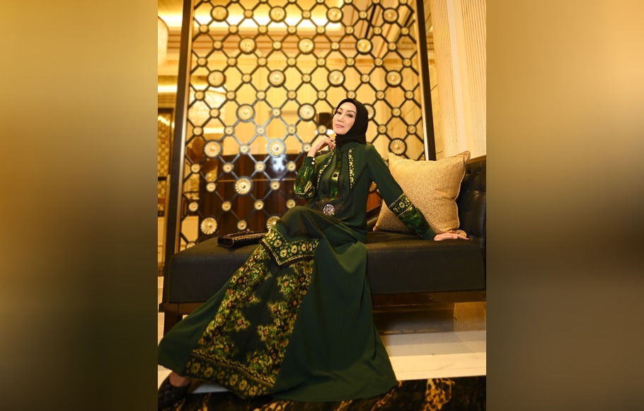 Mayra Indonesia meluncurkan koleksi gamis batik yang terinspirasi dari motif khas 11 daerah di Indonesia, sebagai bagian rangkaian perayaan 11 tahun Mayra Indonesia yang bertajuk 