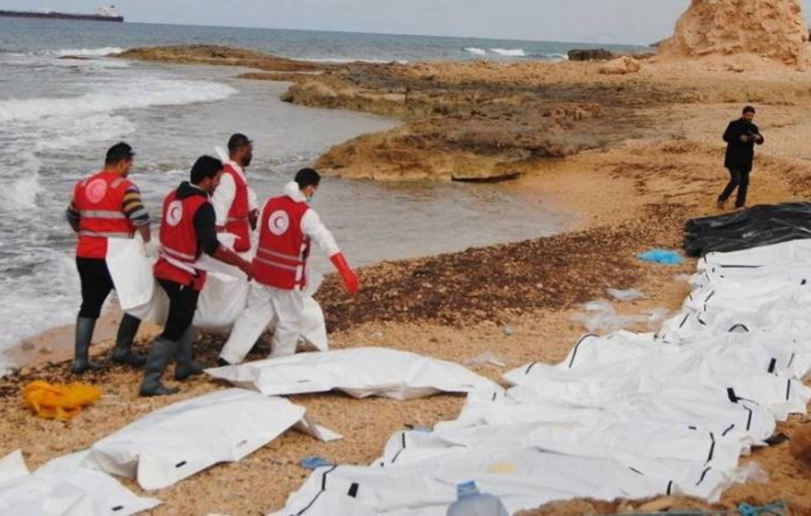 Mayat 17 migran ditemukan terdampar di pantai Libia setelah kapal mereka terbalik dalam upaya mencapai Eropa melalui laut.