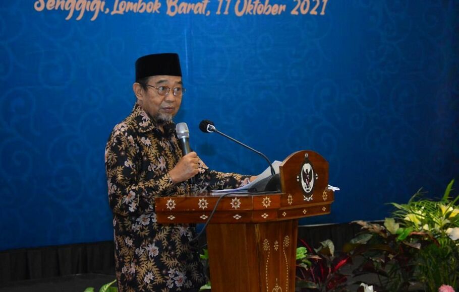 Anggota VI Badan Pemeriksa Keuangan (BPK) Harry Azhar Azis memberikan sambutan saat memimpin prosesi Serah Terima Jabatan (Sertijab) Kepala Perwakilan (Kalan) BPK Perwakilan Provinsi Nusa Tenggara Barat (NTB) di Kantor Perwakilan BPK, di Mataram, Senin 11 Oktober 2021.