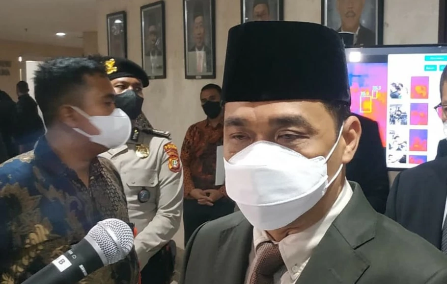 Wagub DKI Ahmad Riza Patria seusai rapat paripurna DPRD, di Gedung DPRD, Jakarta, Kamis, 14 Oktober 2021
