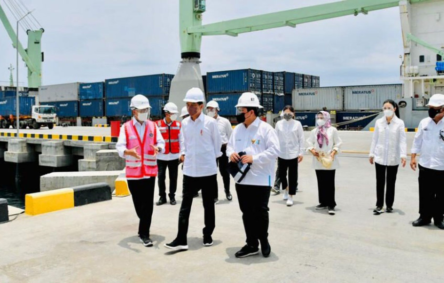 Presiden Jokowi meresmikan penggabungan BUMN PT Pelindo (Persero) di Terminal Multipurpose Wae Kelambu, Kecamatan Komodo, Kabupaten Manggarai Barat, NTT, Kamis, 14 Oktober 2021.
