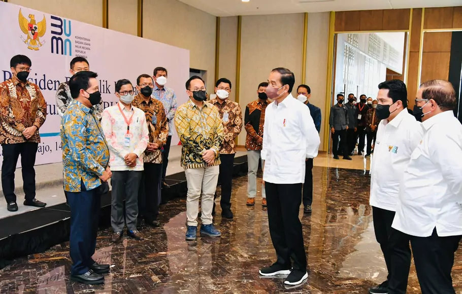 Presiden Jokowi saat memberikan arahan kepada jajaran direktur utama BUMN di Ballroom Hotel Meruorah Komodo, Labuan Bajo, Kabupaten Manggarai Barat, Nusa Tenggara Timur, pada Kamis, 14 Oktober 2021. 