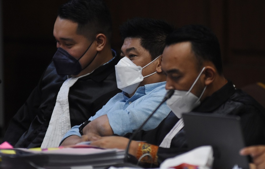 Terdakwa kasus korupsi Asabri Heru Hidayat (tengah) mengikuti sidang lanjutan di Pengadilan Tipikor, Jakarta, Rabu, 13 Oktober 2021. 
