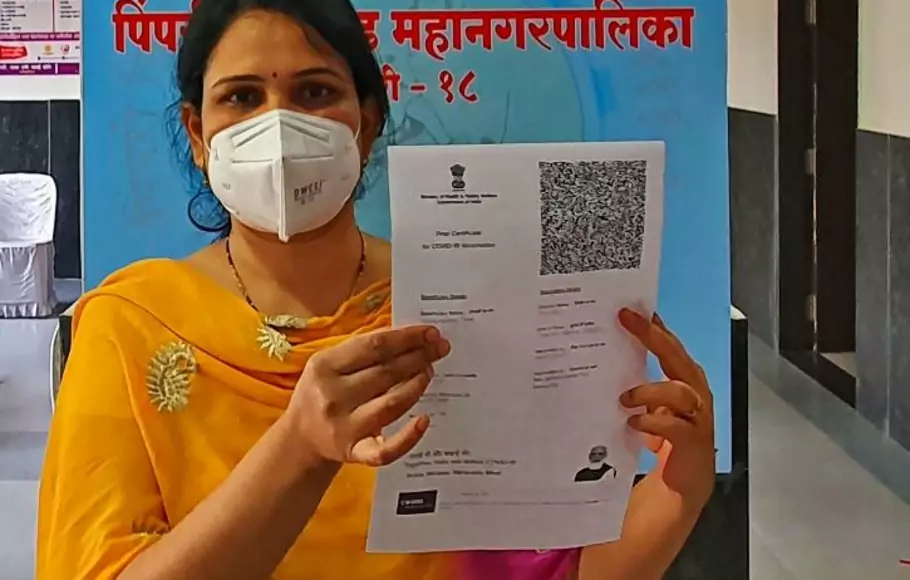 Foto Perdana Menteri Narendra Modi tercantum di setiap sertifikat vaksin Covid-19 rakyat India. 