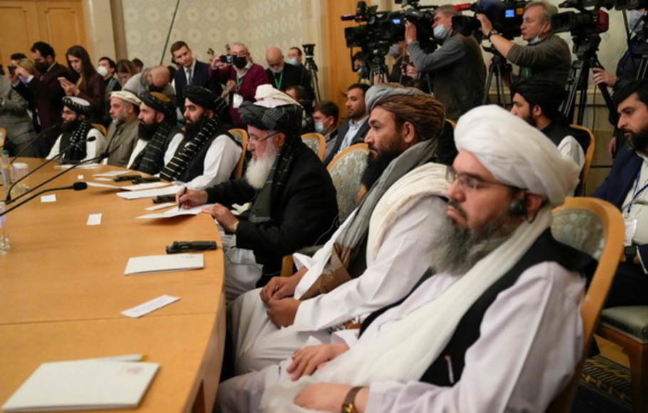 Anggota delegasi Taliban menghadiri konferensi internasional soal Afghanistan di Moskwa, Rusia pada Rabu 20 Oktober 2021. 