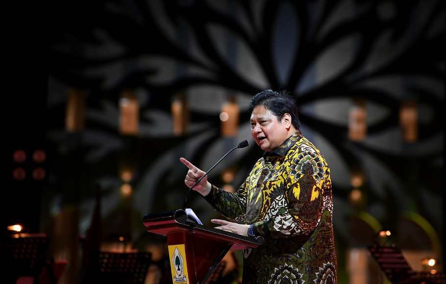 Ketua Umum DPP Partai Golkar Airlangga Hartarto menyampaikan pidato dalam puncak HUT ke-57 Partai Golkar di kantor DPP Partai Golkar, Slipi, Jakarta Barat, Sabtu, 23 Oktober 2021. 