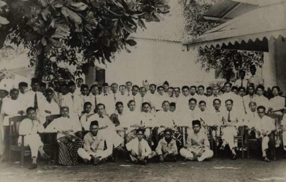 Kongres pemuda i diselenggarakan pada tanggal 30 april s.d 2 mei 1926 di jakarta, dipimpin oleh