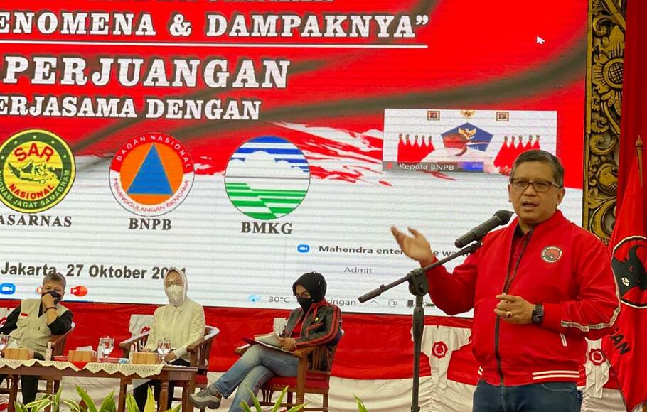 Sekjen DPP PDI Perjuangan (PDIP) Hasto Kristiyanto membuka acara pelatihan kebencanaan 