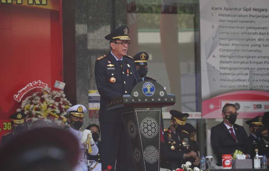 Menteri Hukum dan HAM (Menkumham), Yasonna H. Laoly memimpin upacara peringatan Hari Dharma Karya Dhika (HDKD) tahun 2021, di Jakarta, Sabtu, 30 Oktober 2021.