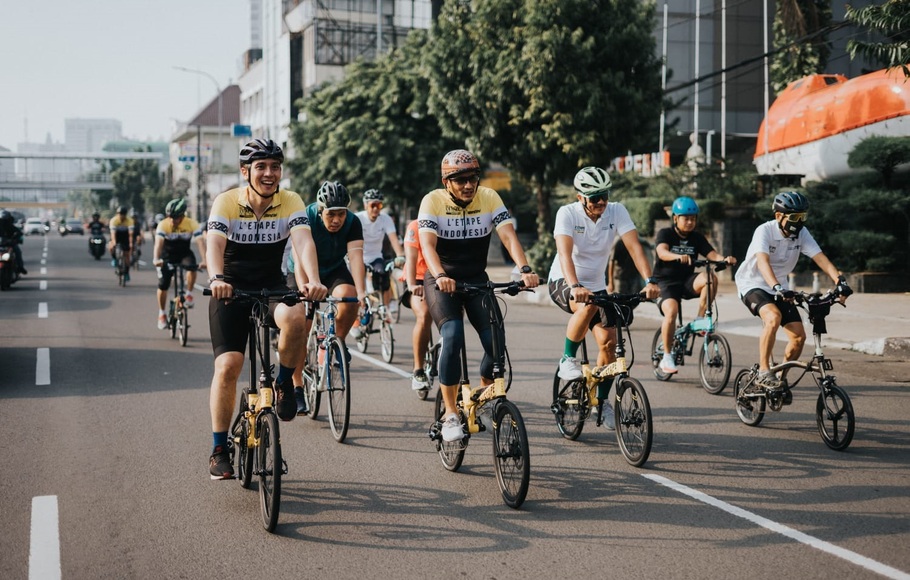 Gowes bareng yang merupakan pembuka rangkaian acara L’Etape Indonesia by Tour de France, Minggu, 31 Oktober 2021.